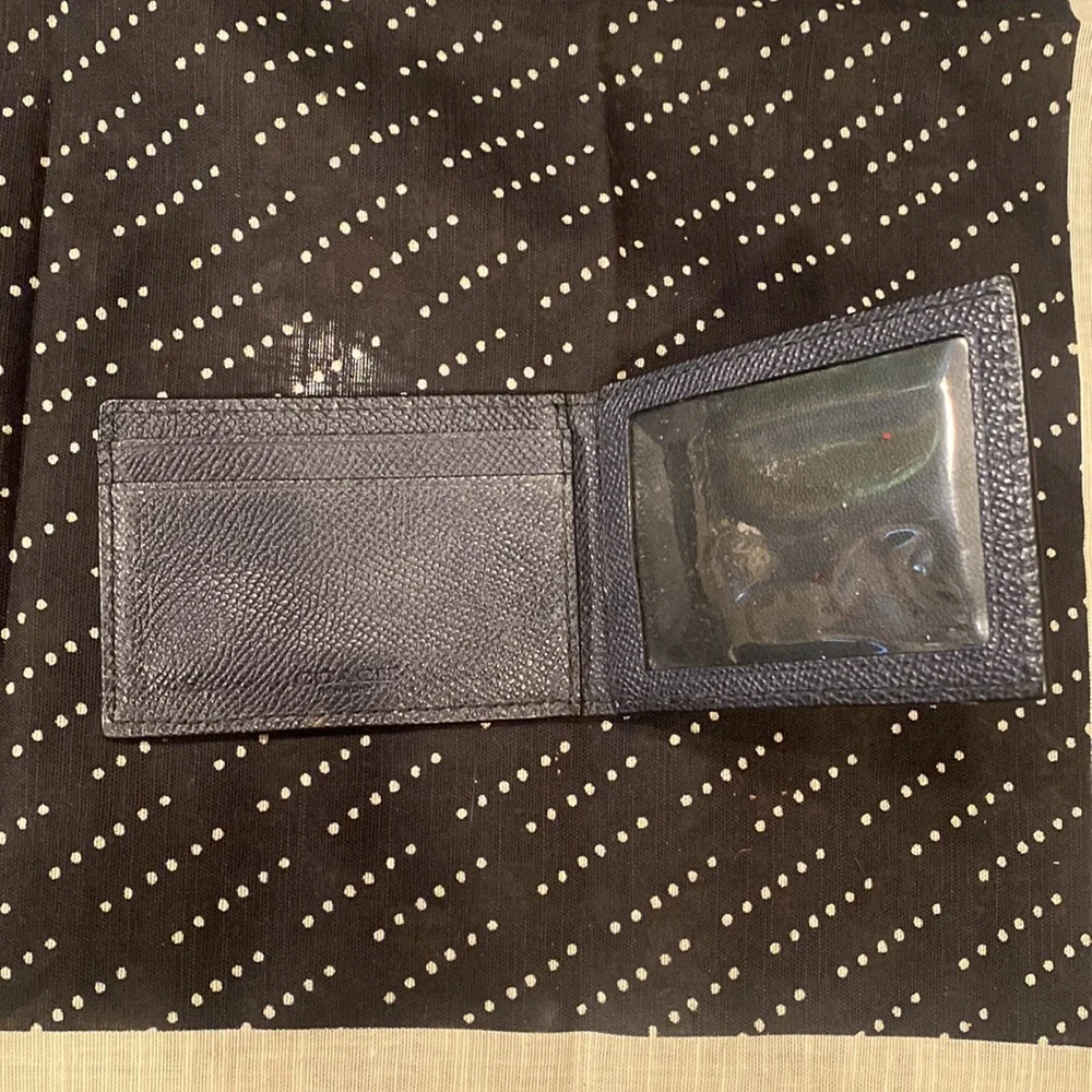 - Coach wallet - Picture 3 of 4